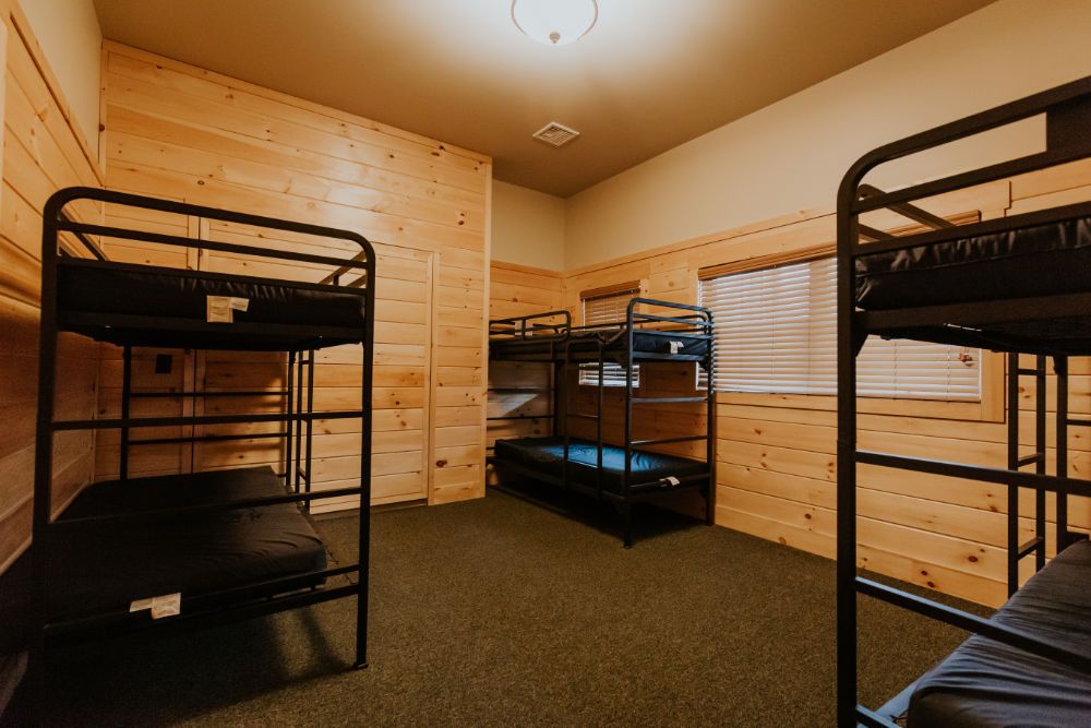 hne-lakeview-lodge-bunks-1