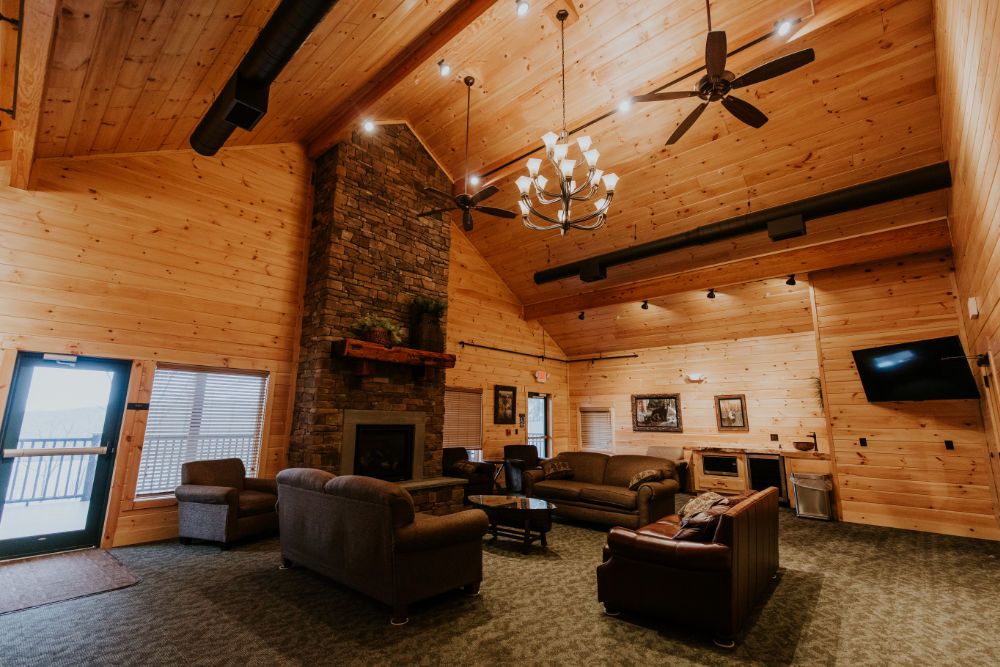 hne-lakeview-lodge-great-room-2