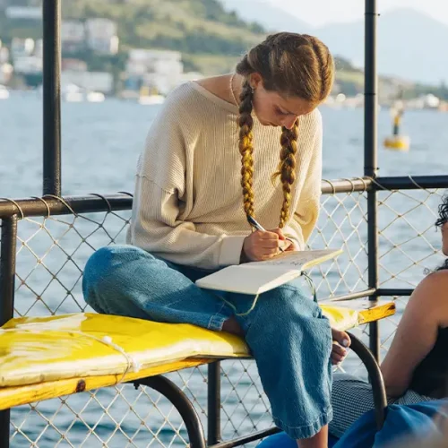 jwi-trips-turkey-girl-studying-683x600